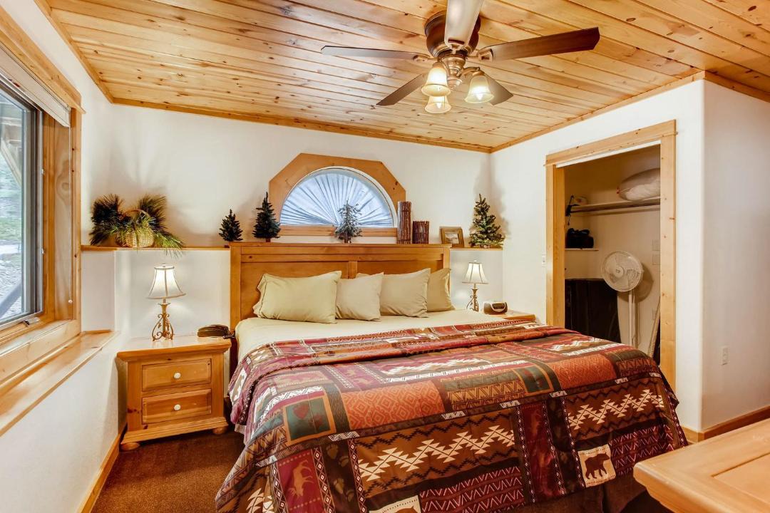 Photo of Bedroom in Fall River Estates