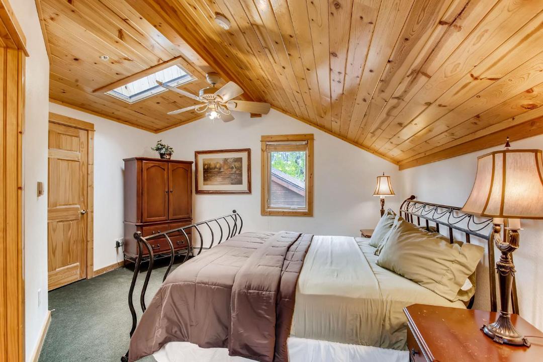 Photo of Bedroom in Fall River Estates