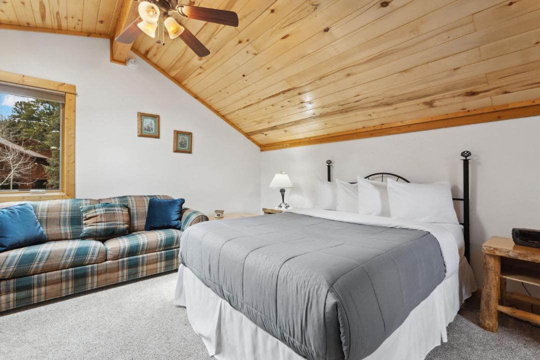 Photo of Bedroom in Fall River Estates
