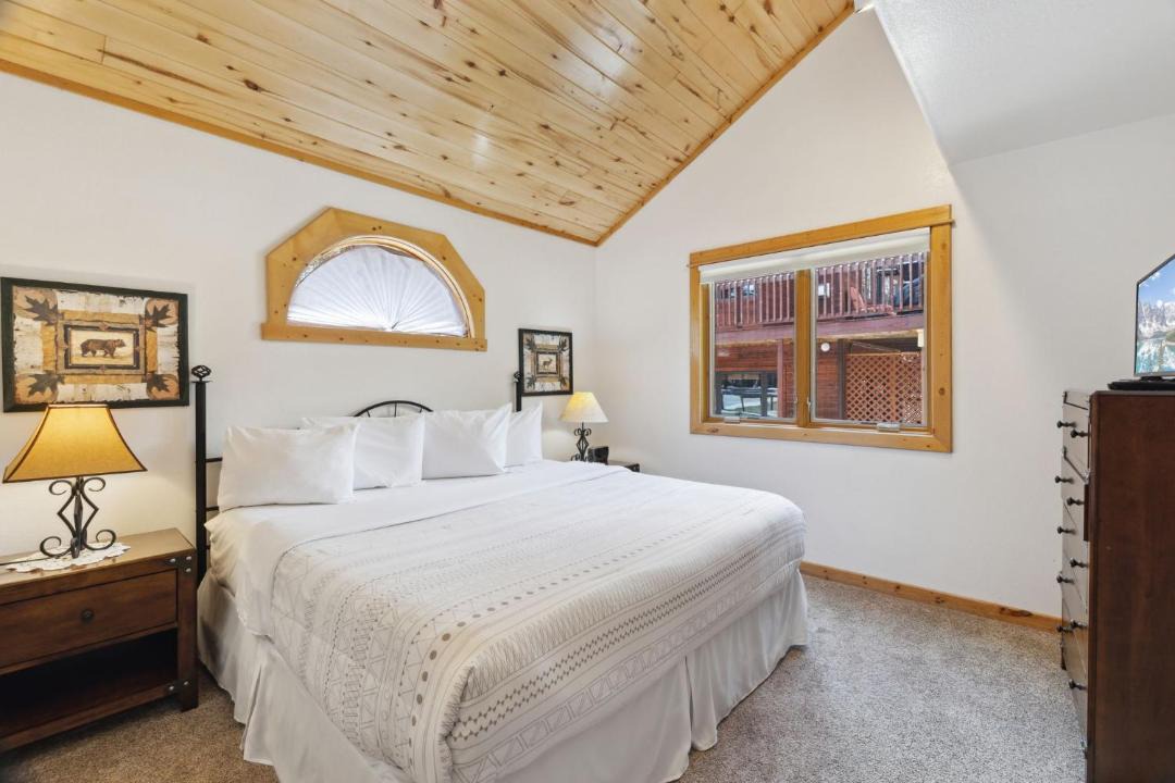 Photo of Bedroom in Fall River Estates
