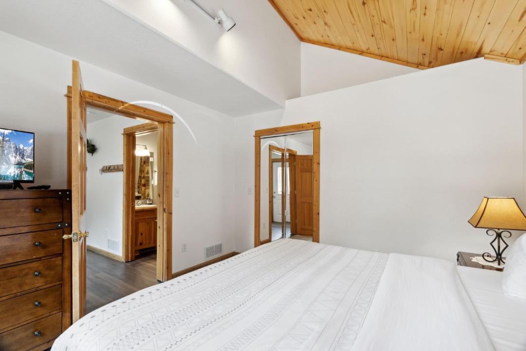 Photo of Bedroom in Fall River Estates