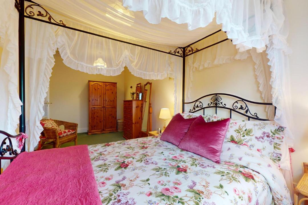 Photo of Others in Wootton Courtenay