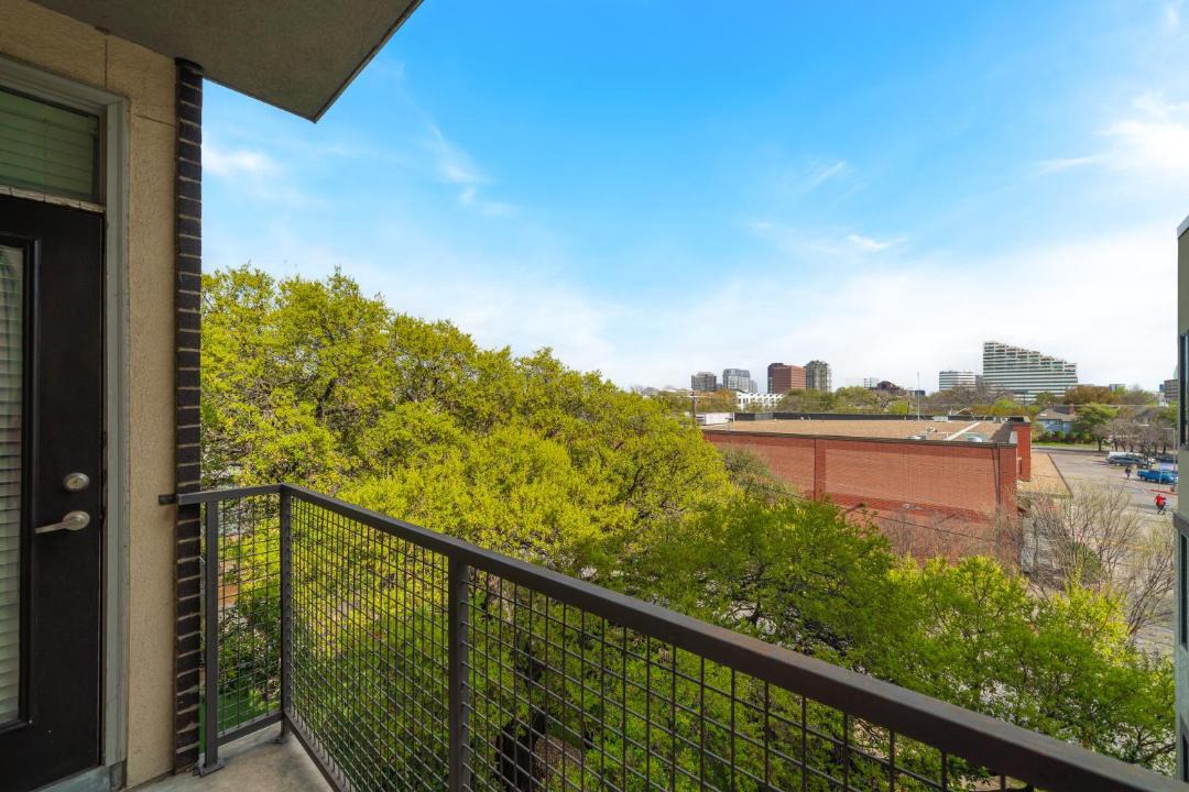 Photo of Patio Balcony in Oak Lawn