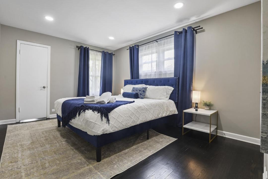 Photo of Bedroom in Des Plaines