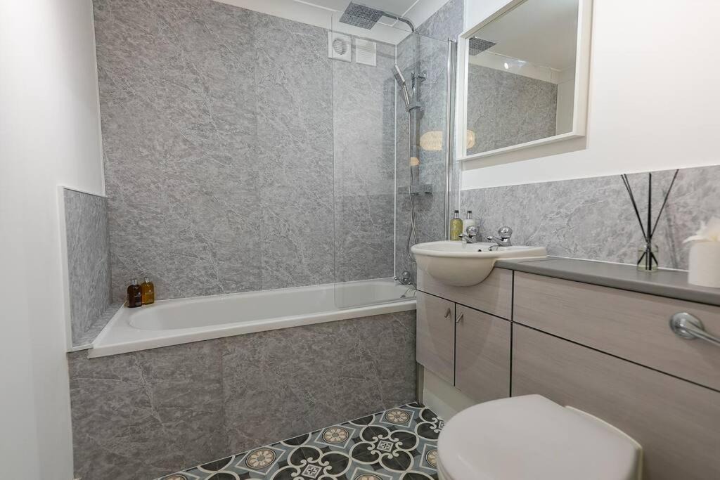 Photo of Others in Bathgate