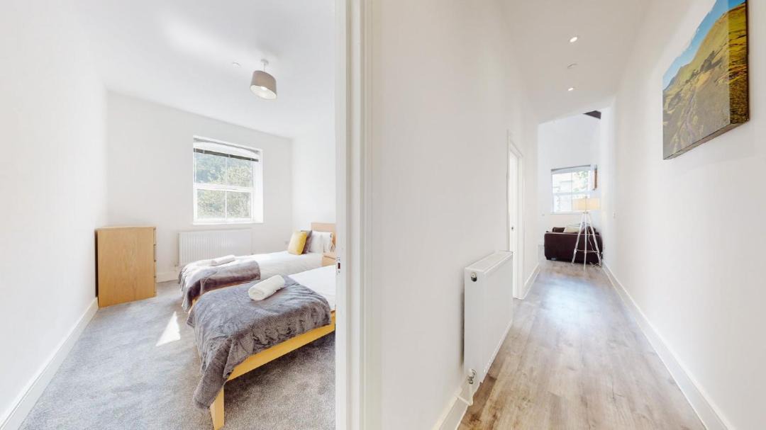 Photo of Others in Six Bells