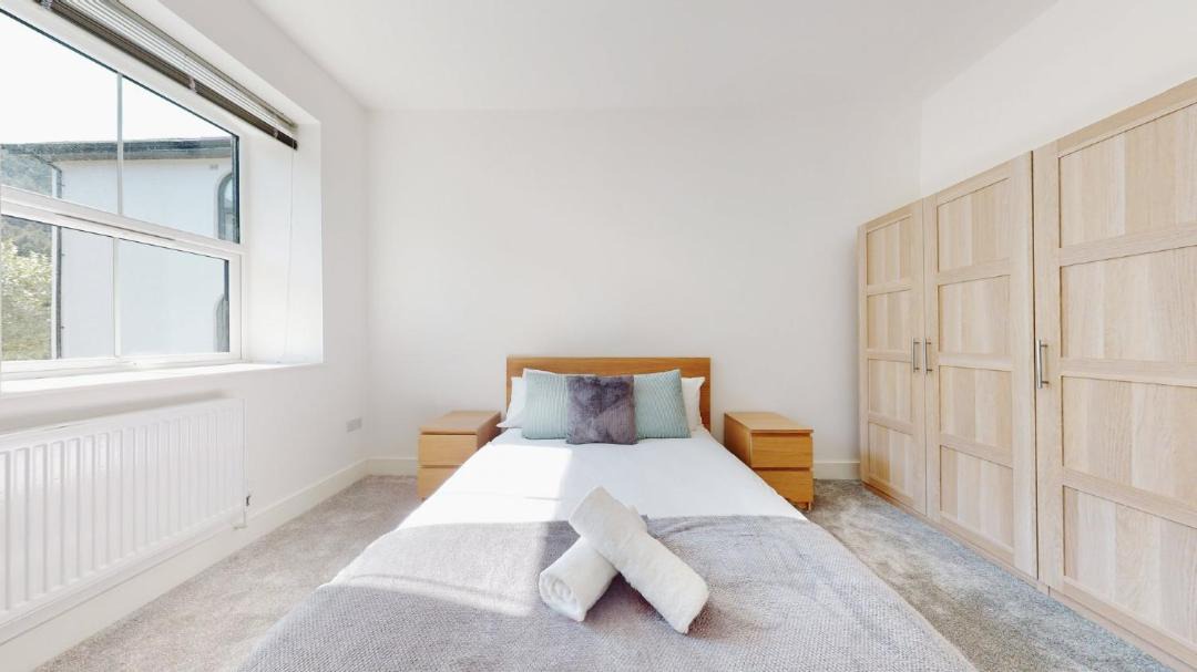 Photo of Others in Six Bells