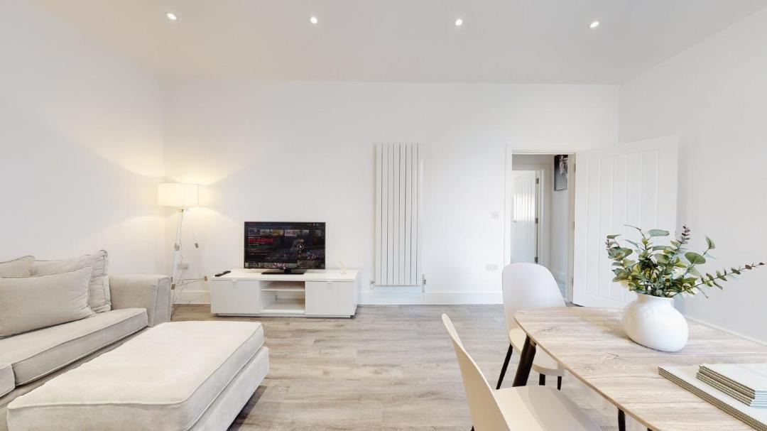 Photo of Others in Six Bells