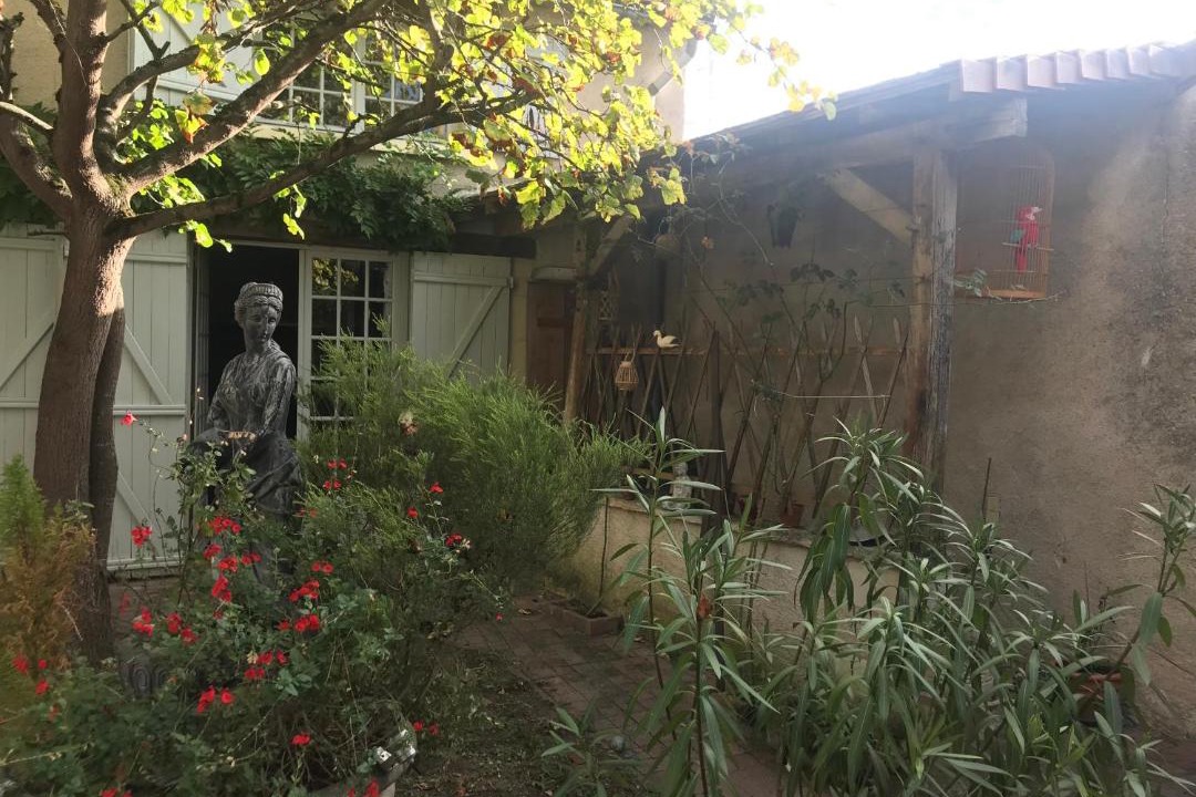 Photo of Others in Descartes