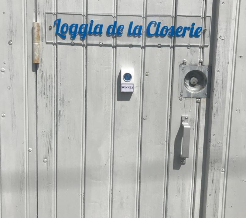 Photo of Others in Descartes