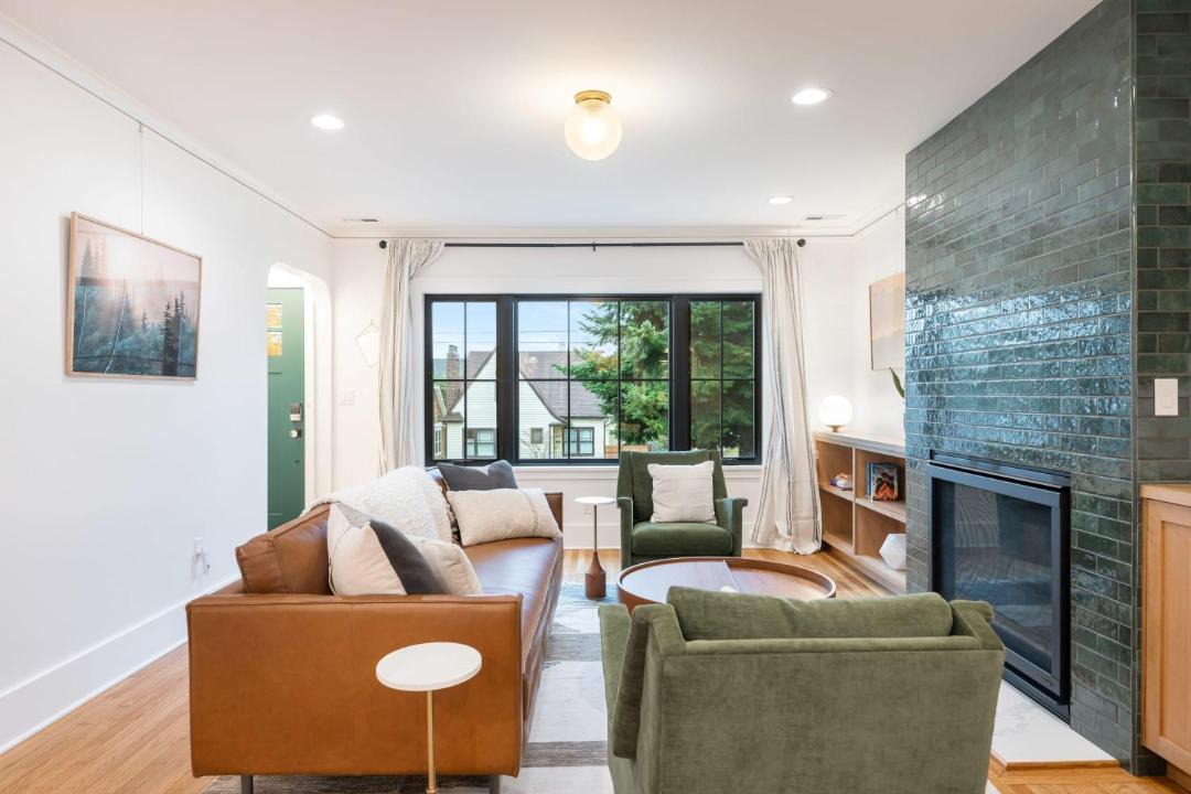 Photo of Others in Queen Anne