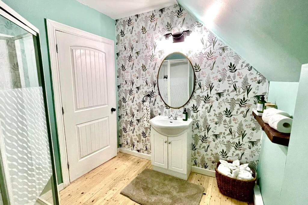 Photo of Others in Alma