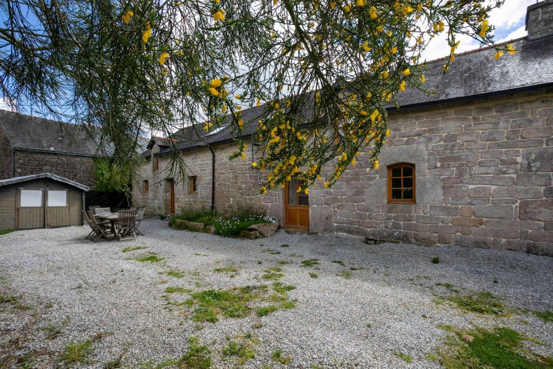 Photo of Others in Guern