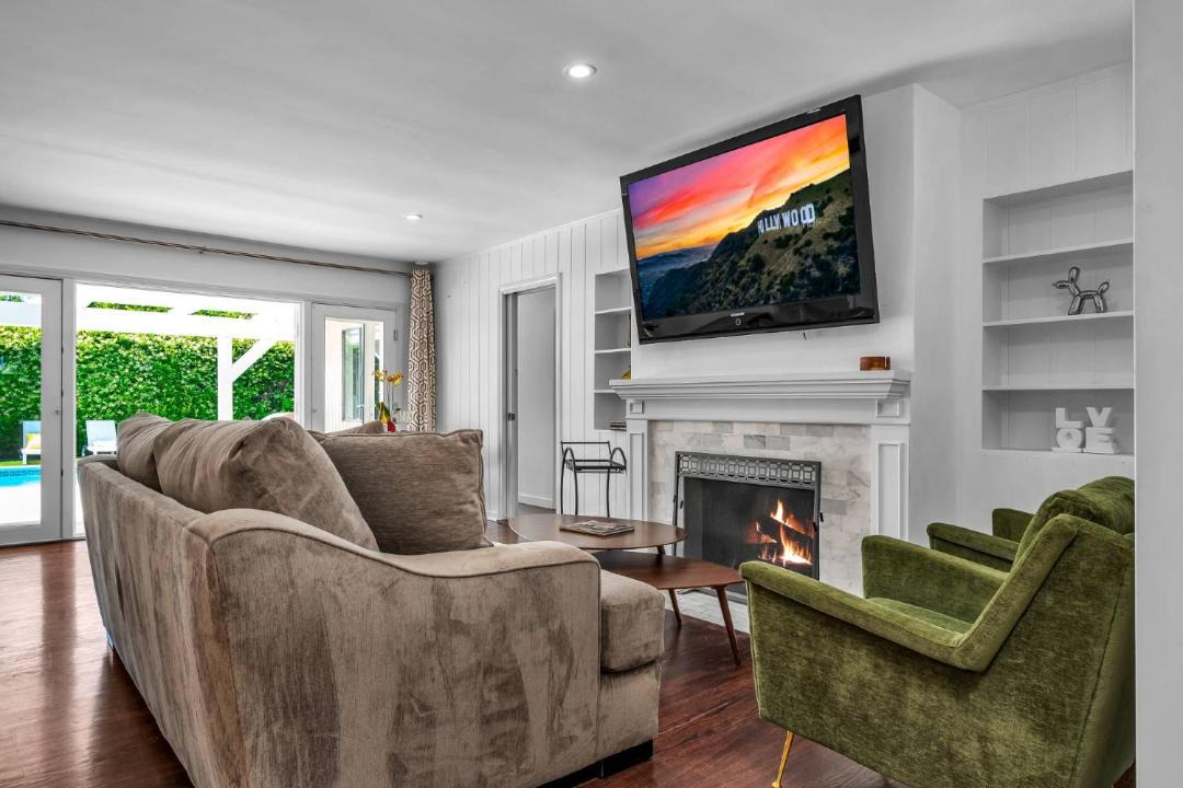 Photo of Livingroom in Van Nuys