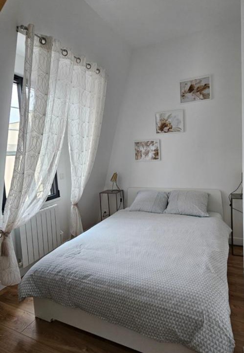 Photo of Bedroom in Clamart