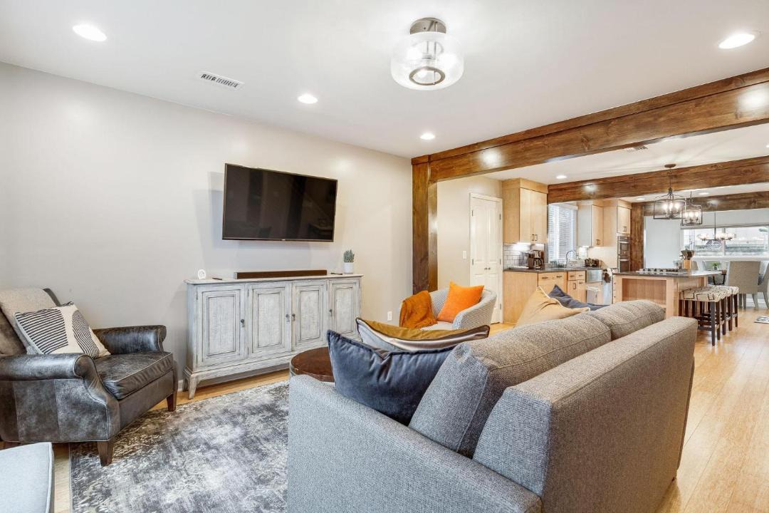 Photo of Others in Mid-Beacon Hill