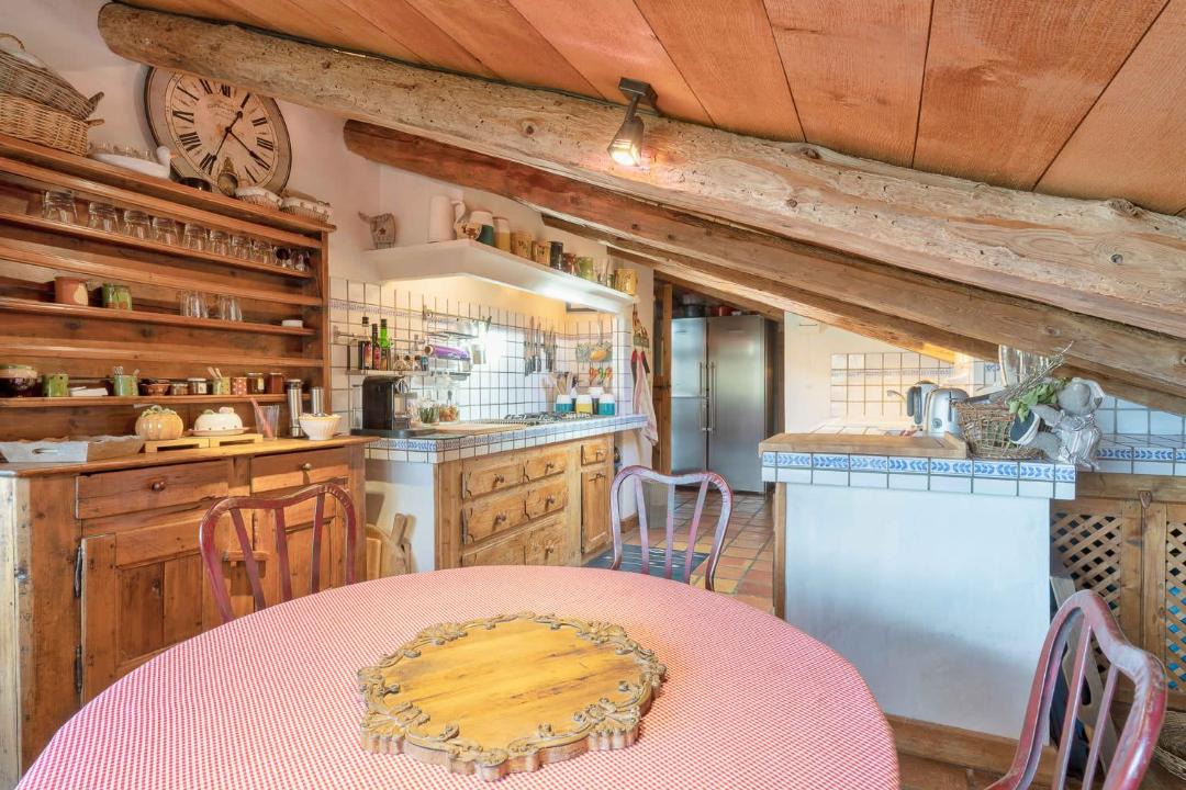 Photo of Others in Demi-Quartier