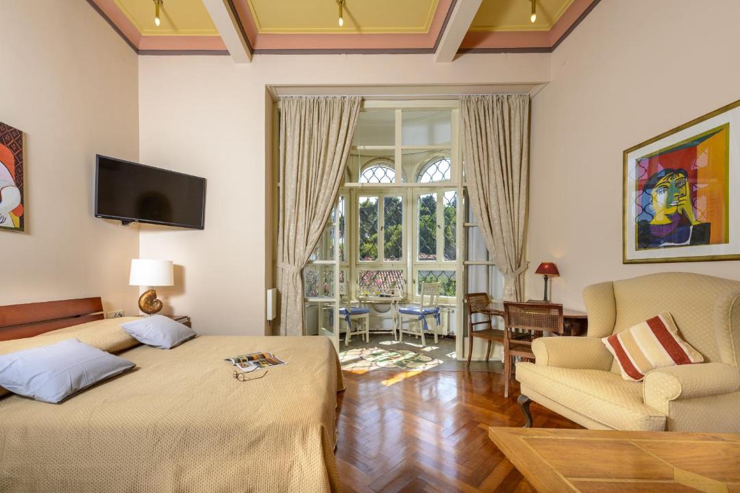 Photo of Bedroom in Pile