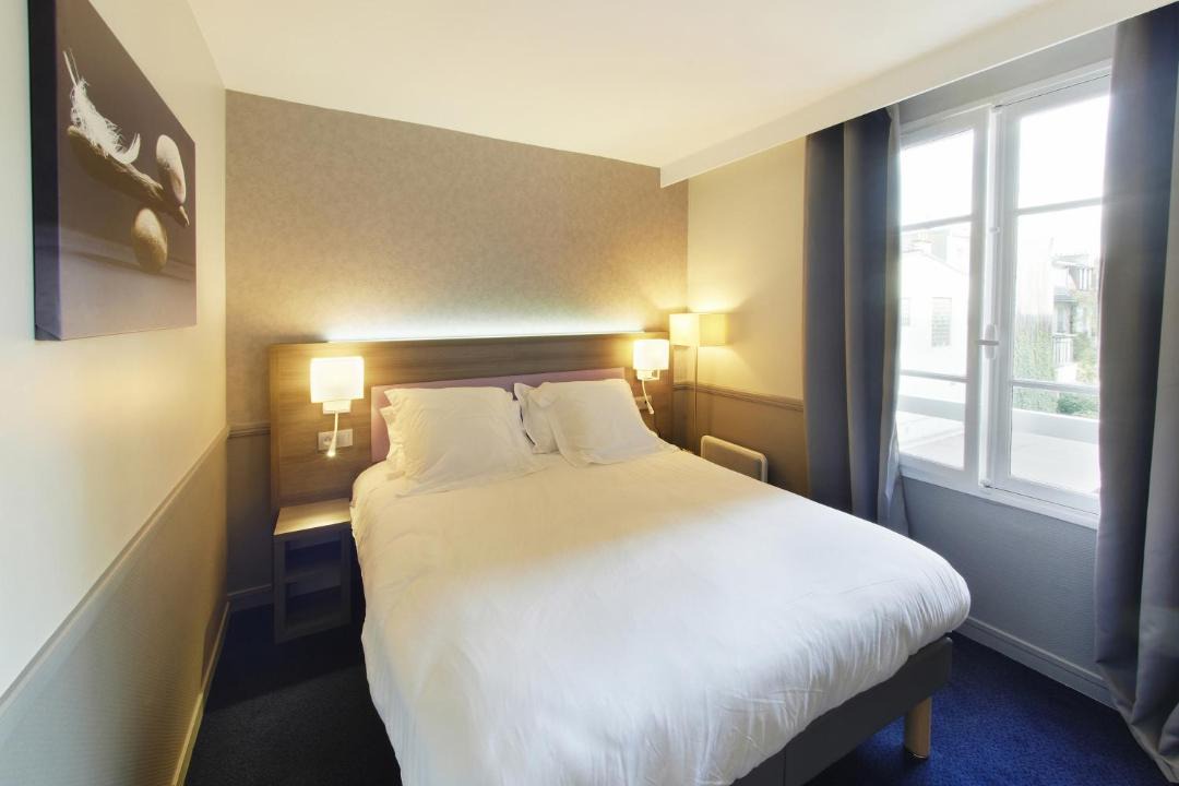 Photo of Bedroom in Villa Montmorency