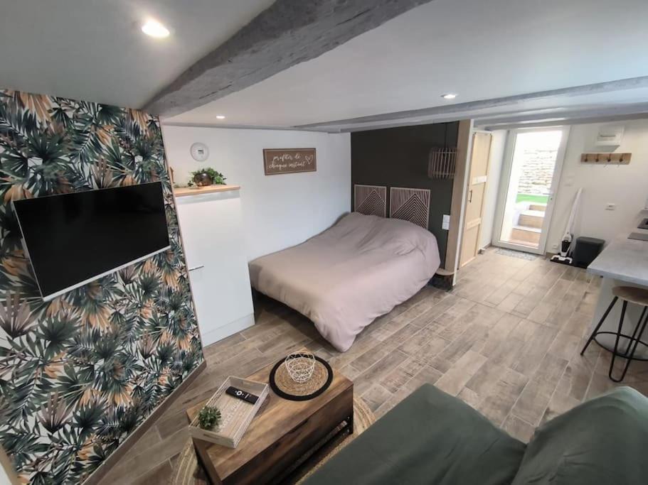 Photo of Bedroom in Neuville-de-Poitou