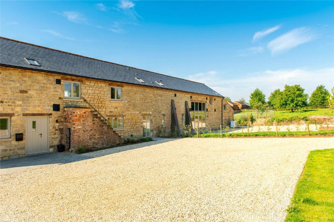 Photo of Others in Weedon Lois