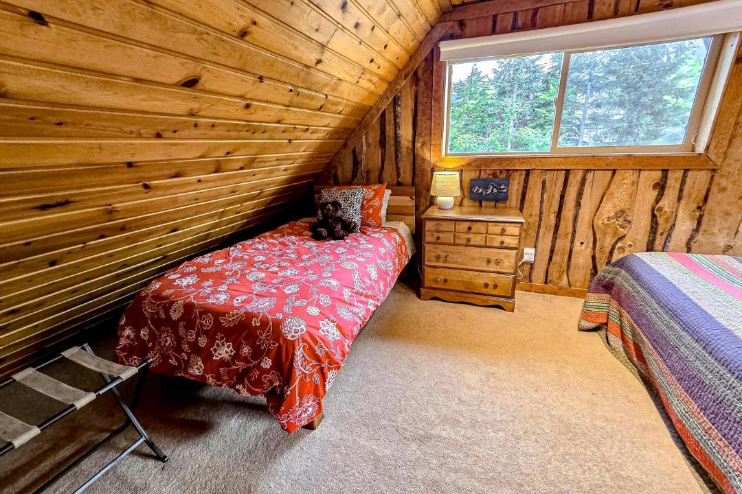Photo of Bedroom in Alyeska