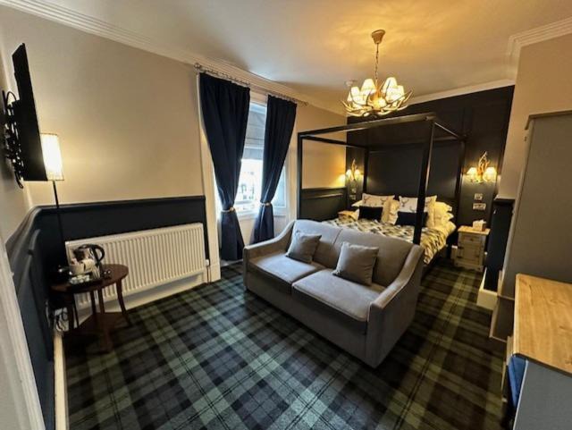 Photo of Others in Roslin