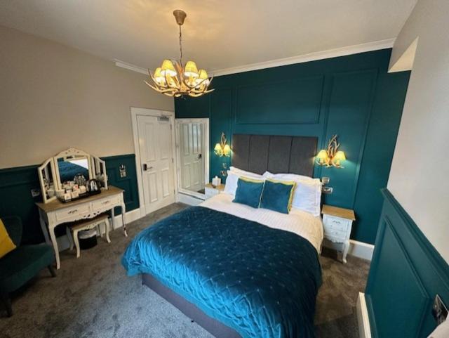 Photo of Others in Roslin