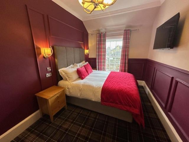 Photo of Others in Roslin