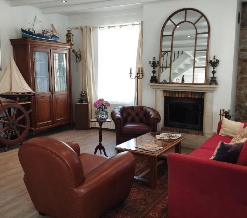 Photo of Others in Locronan