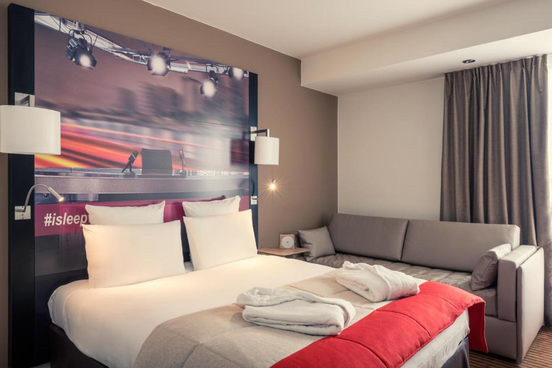 Photo of Bedroom in Republique–Point-du-Jour
