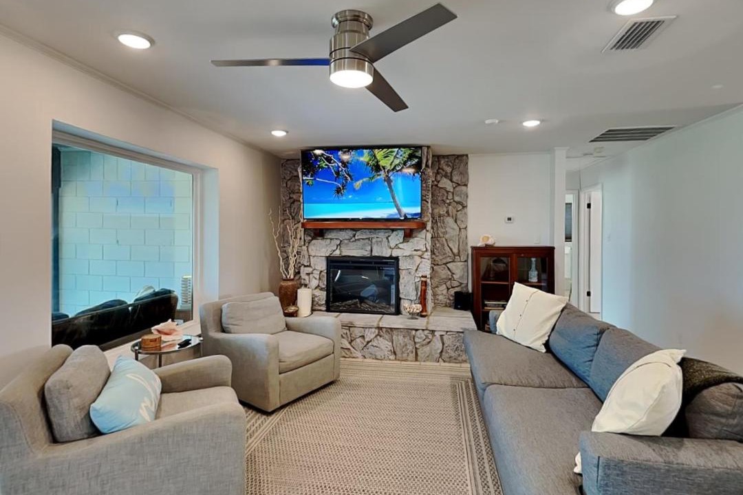 Photo of Livingroom in Harbor Oaks