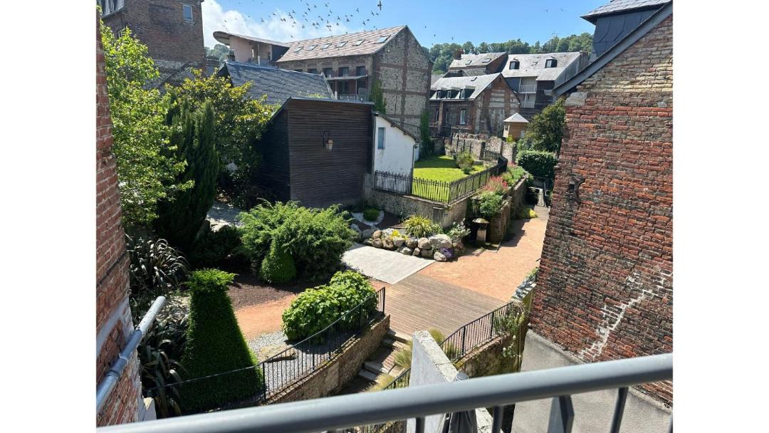 Photo of Others in Enclos