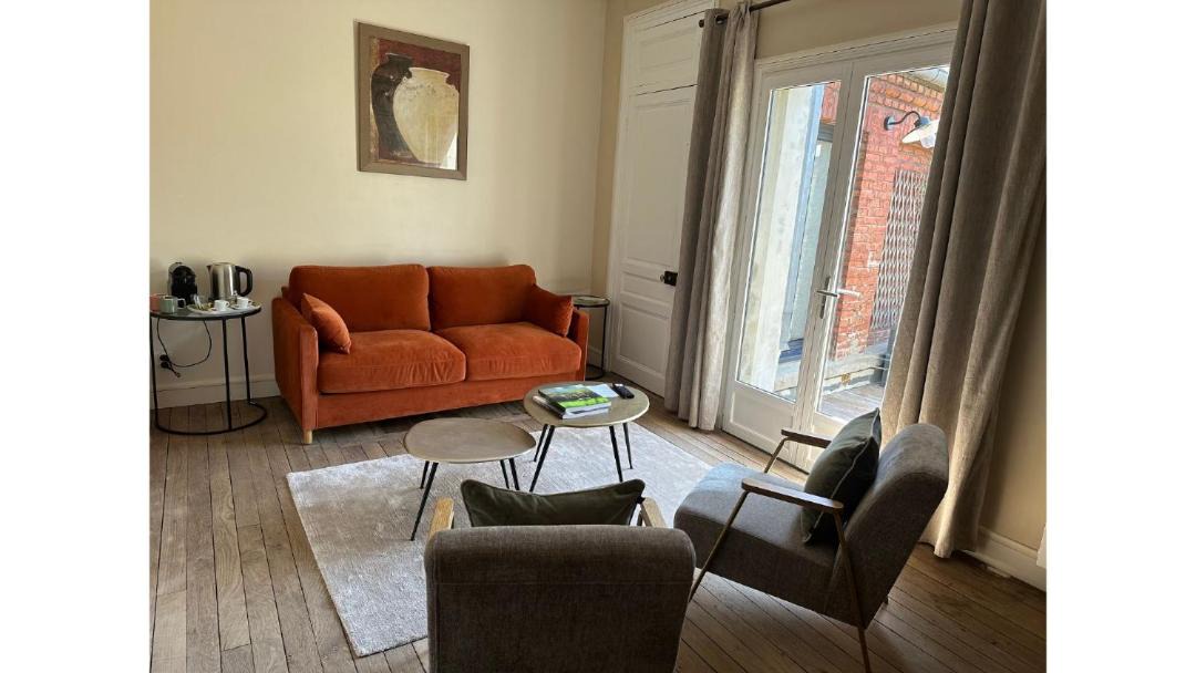 Photo of Others in Enclos