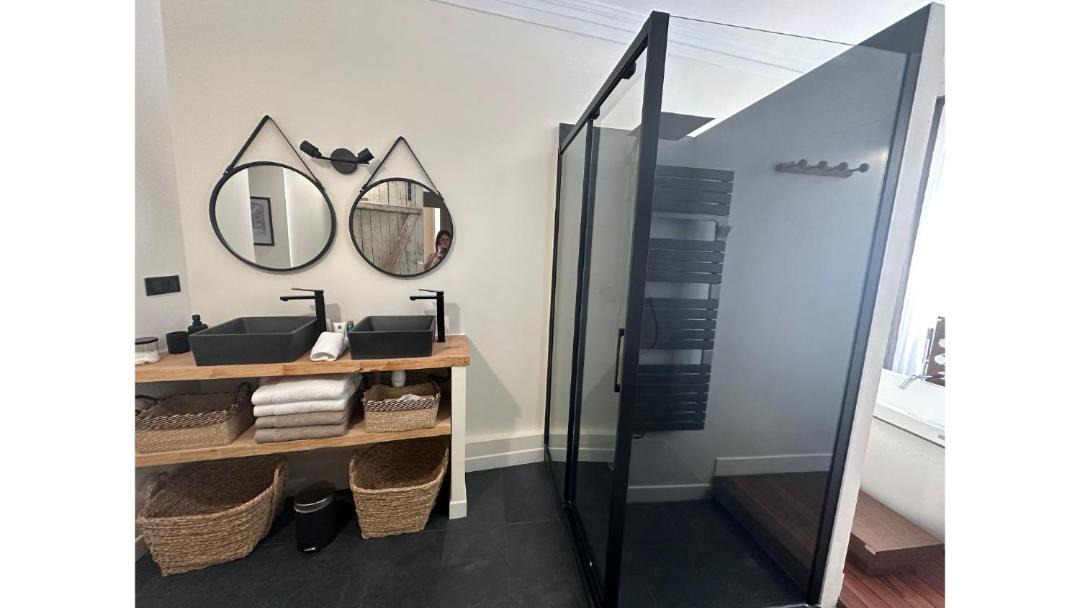 Photo of Others in Enclos