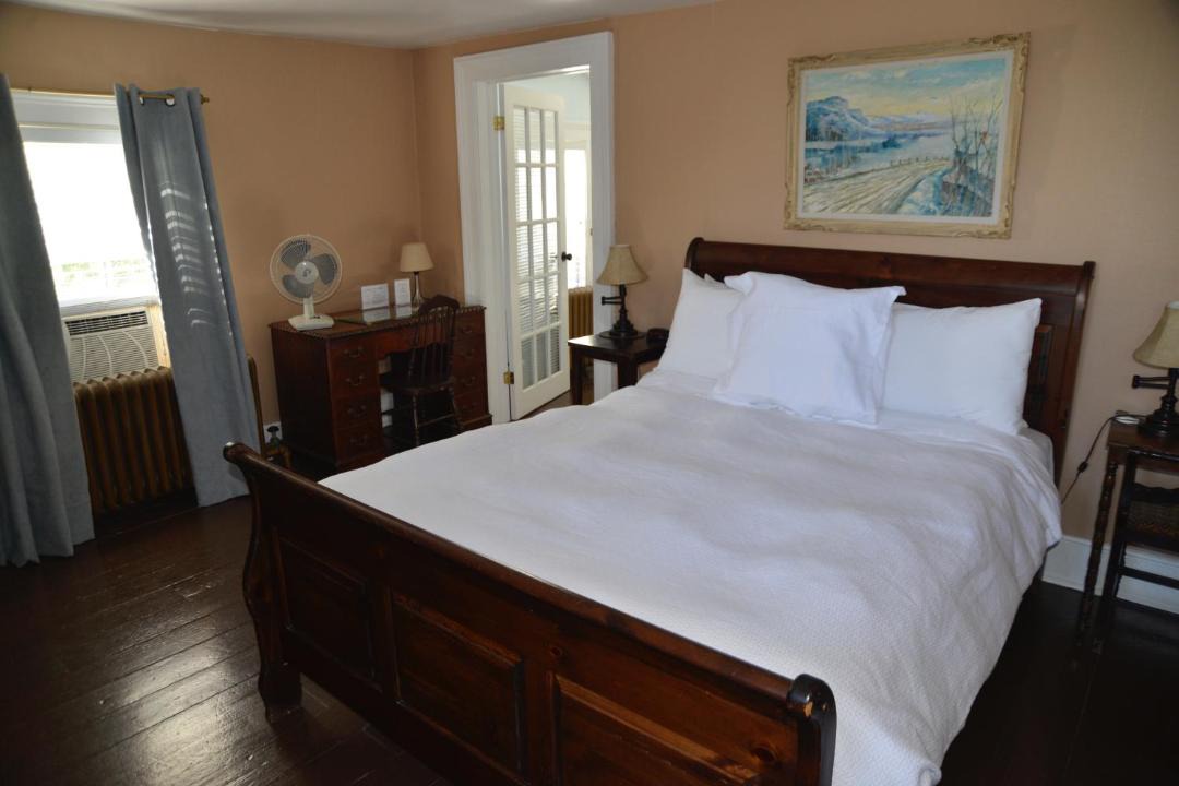 Photo of Bedroom in Adjala-Tosorontio