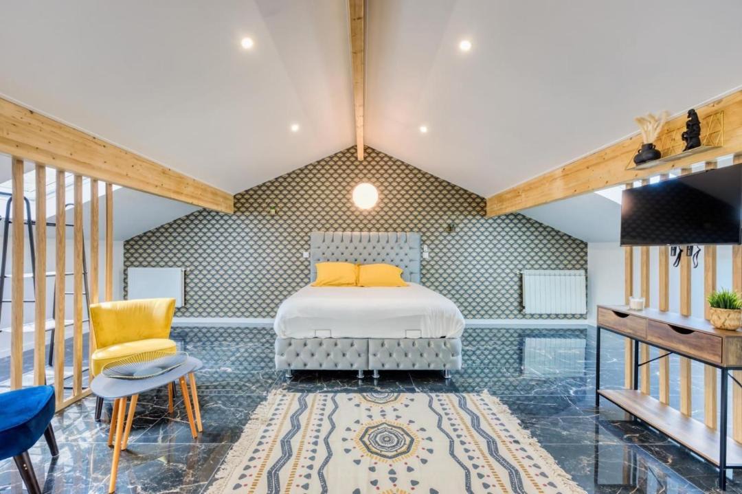 Photo of Others in Coubron