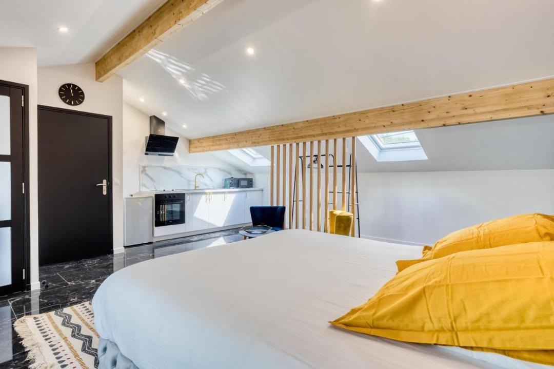 Photo of Others in Coubron