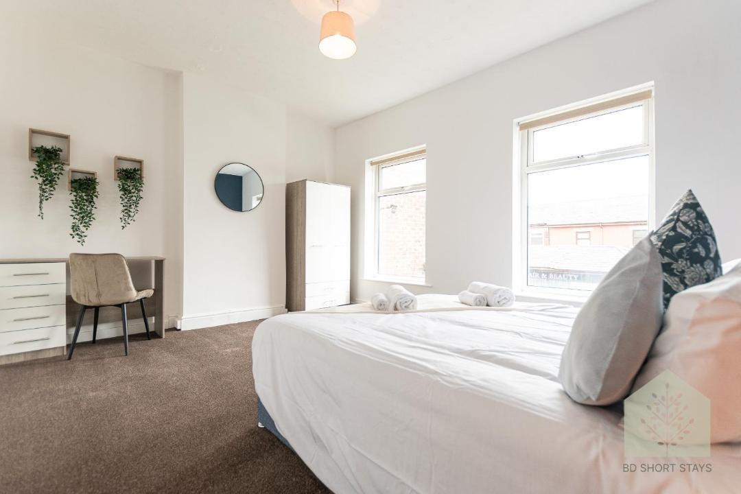 Photo of Others in Leigh