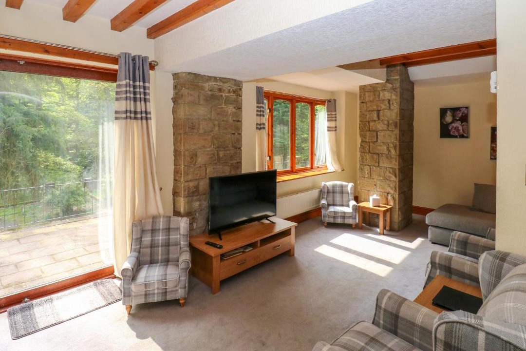 Photo of Others in Hoylandswaine