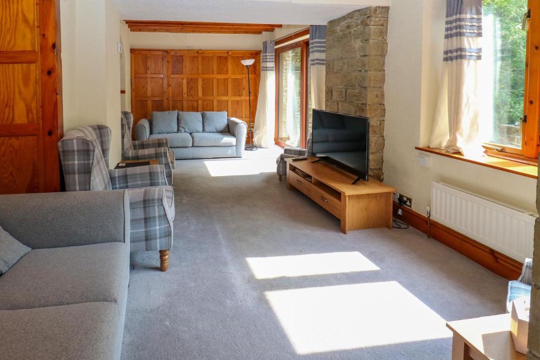 Photo of Others in Hoylandswaine