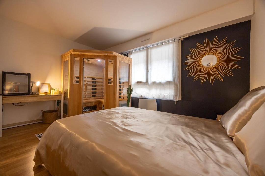 Photo of Bedroom in Quai de la Fosse