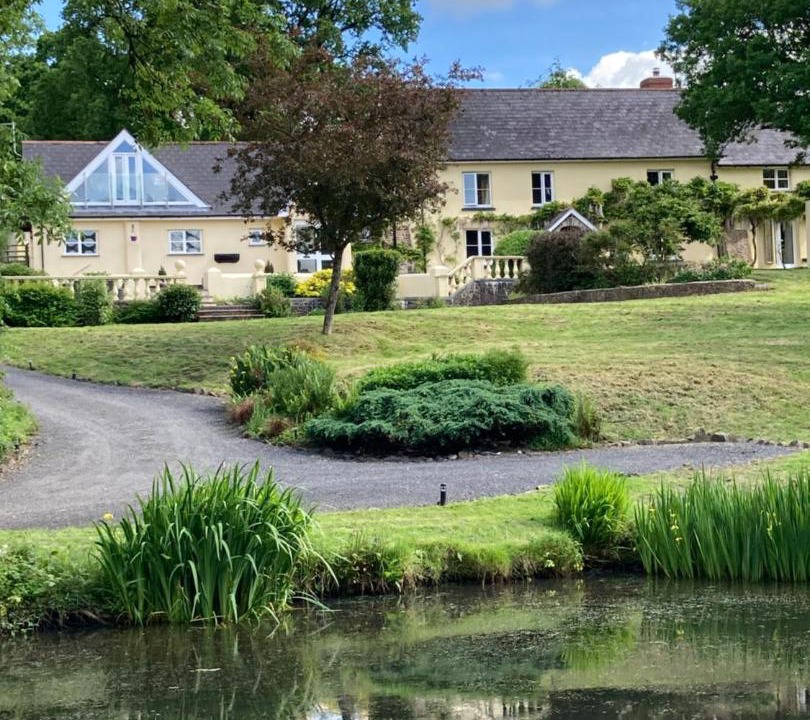 Photo of Others in Broadwoodkelly