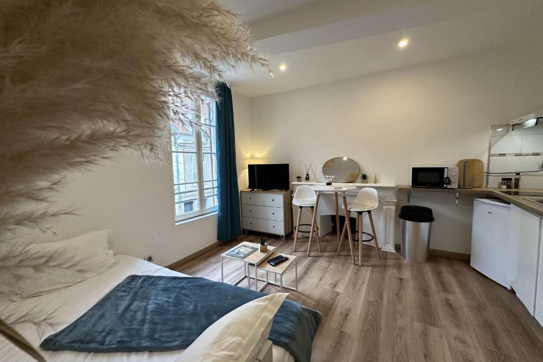 Photo of Others in Sens