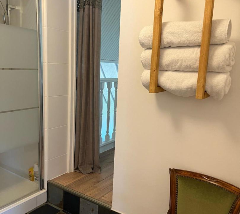 Photo of Others in Trepied