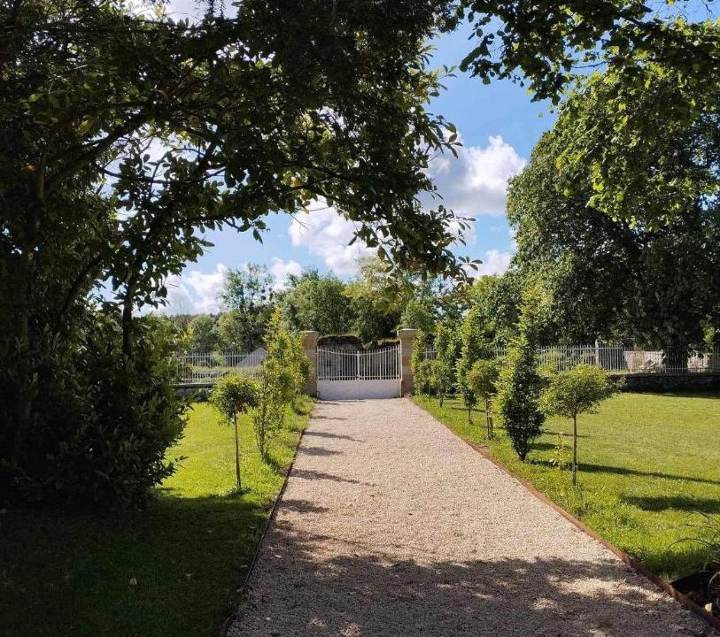 Photo of Others in Epineuil-le-Fleuriel