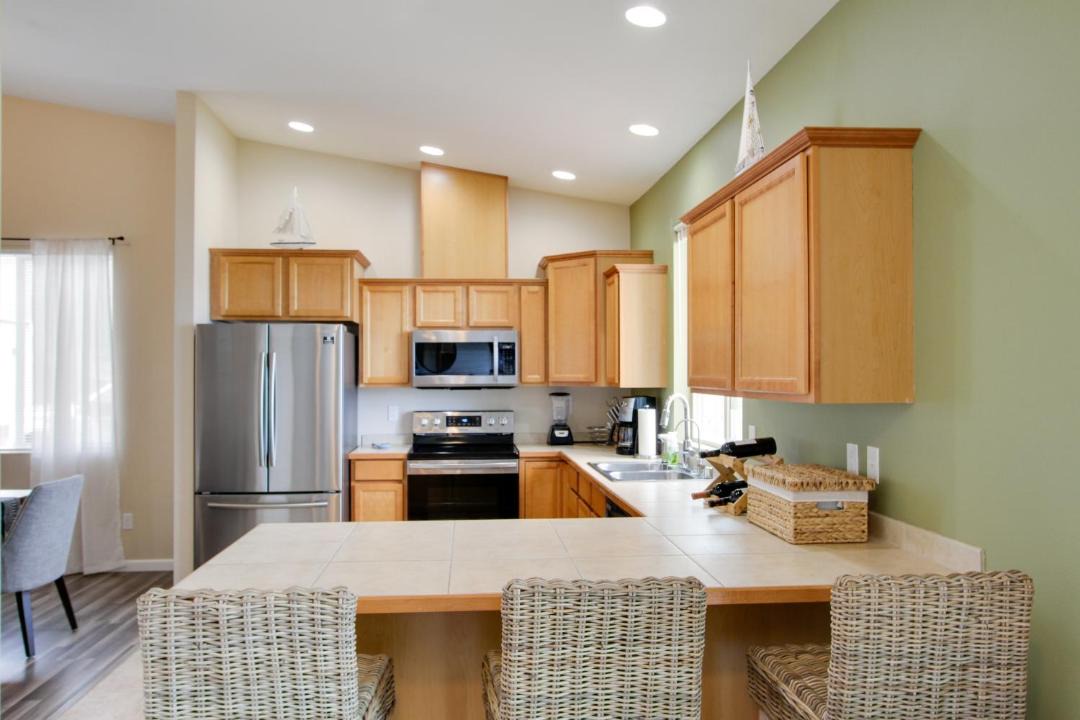 Photo of Others in Victor