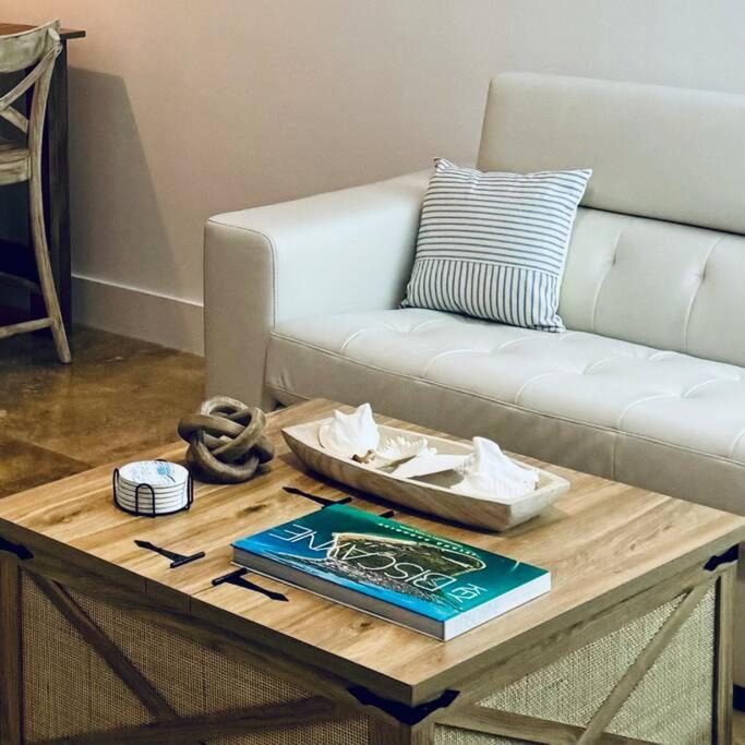 Photo of Livingroom in Key Biscayne