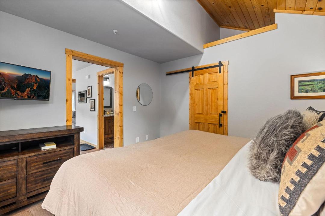 Photo of Bedroom in Fall River Estates