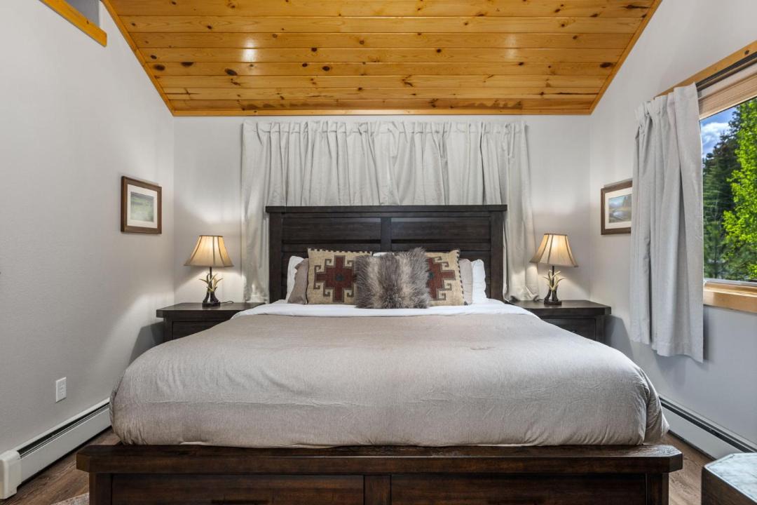 Photo of Bedroom in Fall River Estates